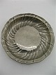 A 19th century 
pewter dish 
marked J.H.&S. 
München. 
dia.22,5 cm.
