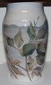 Bing & Grøndahl 
Art Nouveau 
Vase No 6319/2. 
Measures 24cm 
and is in good 
condition.