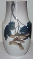 Bing & Grøndahl 
Art Nouveau 
Vase No 
7934/248. 
Measures 22cm 
and is in good 
condition.