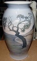 Bing & Grondahl 
Art Nouveau 
Vase No 
8592/379. 
Measures 25cm 
and is in good 
condition.