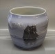 Royal 
Copenhagen 
1632-1502 RC 
Huge Marine 
Flower pot 22 x 
24 cm 2nd. In 
mint and nice 
condition
