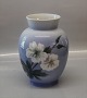 2 pcs in stock
Royal 
Copenhagen RC 
2667-36 Vase 17 
cm with white 
flower Anemone 
? 1. In mint 
...