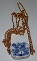 Royal 
Copenhagen 
Porcelain 
Pendant with 
Chain. In good 
condition. 
Weighs 38,4g / 
1,35oz