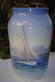 Vase with 
marine motif, 
Royal 
Copenhagen 
porcelain, Vase 
no. 2842-3604. 
Height  21 cm. 
1. ...