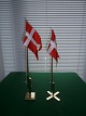 2 flagpoles 
with new flags 
in brass. 
Flagpole with 
&#8203;&#8203;the 
square foot is 
50cm high. ...