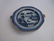 1 blue richly 
decorated hot 
plate in 
Chinese 
porcelain with 
gold edge, 
China approx. 
...
