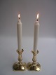 1 pair of brass 
candlesticks, 
England approx. 
1860.
14 cm. high.