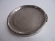 Cetnury pewter 
heating dish 
with 2 handles, 
England approx. 
1880.
3 cm. high and 
21 cm. wide.