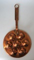 Small antique 
pan in copper, 
19th century. L 
.: 33 cm. Dia 
.: 17 cm.
Perfect 
condition!