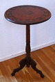 Tripod table in 
mahogany, 
Denmark, 19th 
century. With 
carvings on 
foot and plate. 
H .: 80 cm. ...
