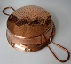 Antique 
colander, 
copper, 19th 
century. 
Internally 
tinned. Dia .: 
26 cm. L .: 
47.5 cm.