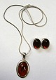 Jewelery with 
amber mounted 
in sterling 
silver. Incl. 2 
clips. Stamped: 
TS 925. Length 
of chain: ...