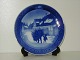 Royal 
Copenhagen 
Christmas Plate 
from 1980, 
Bringing Home 
the Christmas 
Tree.
Factory first, 
...