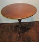 English tripod 
table, tea 
table, c. 1800, 
with the "bird 
cage", in 
mahogany. Three 
Capriole ...