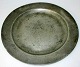 Antique English 
pewter dish, 
18th century. 
Unclear stamped 
Dia .: 23 cm.