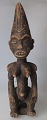 Yoruba wooden 
figure of 
seated woman o. 
1930. Nigeria, 
Africa. H .: 31 
cm. Provenance: 
Belgium.