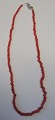 Red coral 
necklace with 
rounded pieces, 
approximately 
1930. L: 40 cm. 
Wt .: 8.3 
grams.