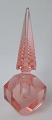 Art Deco 
perfume bottle. 
App. 1920. Pink 
crystal. 
Stopper with 
the motive of 
Chinese pagoda. 
...