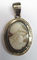Came pendant 
with classic 
figure, 19th 
century. Full 
rim of gilded 
silver.