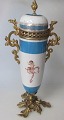 Lid vase in 
porcelæn.19. 
century. 
Europe. With 
subjects 
transfer 
technique of 
women and 
gilding. ...