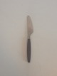 Georg Jensen 
Stainless 
'Strata, Brown' 
Lunch Knife. 
Measures 18 cm 
/ 7 3/32 in.