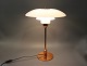 PH3½-2½, 
limited 
edition, cobber 
tablelamp.
H - 46 cm and 
Dia - 33 cm.
