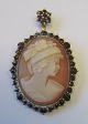 Came pendant 
with woman in 
profile, 19th 
century. Italy. 
With gilded 
silver mounting 
with red ...