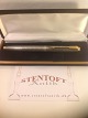 Parker 75 
fountain pen.
Sterling 
Silver & 14K 
Gold Peak.
USA 1960s
length: 13 cm.
beautiful ...