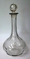 Carafe with 
grindings and 
stopper. 20th 
century. H .: 
28 cm.