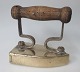 Antique iron, 
brass, 19th 
century. 
Denmark. With 
handle in iron 
and wood. L .: 
14 cm. H .: 14 
cm.