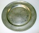 Pewter plate, 
18th century. 
Stamped: SSD. 
With monogramme 
on the tab: 
J.L.G 1792. Dia 
.: 22.5 cm.