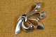 Brooch of 
silver, vintage 
design of the 
3-dimensional 
leaf pattern. 
Stamped "BH" 
925S. Str .: 
...