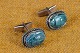 Cufflinks with 
scarab of 
turquoise 
ceramics. 
Stamped 900. 
Little damage 
the glaze on 
one cuff.. ...