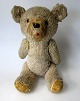 Old teddy bear, 
plush, 20th 
century. H: 
22.5 cm.
