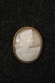 Fine, old cameo 
brooch with 
portrait carved 
in Conch and 
mounted in 
bronze. 
Measures: 
4,5x3,7cm.