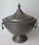 Danish empire 
tureen. ca. 
1810 - 1820. 
With cower- 
Pewter. Smooth 
corpus. With 
handles in the 
...
