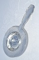 Danish silver 
with toweres 
marks, / 830 
silver. 
Tea strainer, 
length 14.4cm. 
5 5/8 inches. 
...