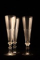 Old Wellington 
champagne 
flutes in 
crystal glass.
H: 18cm. 
dia.:5cm. (3 
pcs. Available)