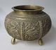 Oriental bronze 
tripod censor, 
19/20. C. With 
numerous 
decorations of 
birds and 
patterns. ...