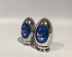 Salt and pepper 
shakers in 925 
sterling silver 
and dark blue 
enamel by MEKA.
5,5x3 cm.