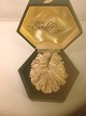 Big nice flora 
Danica Broche.
Leaves that 
are silver 
plated and 
gilded.
dimensions: 
4.2 x 4.6 ...