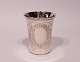 Small cup 
decorated with 
chasings in 
hallmarked 
silver from the 
1930s.
8x6,5 cm.