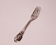 Lunch fork in 
other pattern 
stamped Graeser 
and of 
hallmarked 
silver.
18 cm.