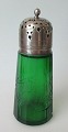Tysk sukker 
strø bøsse i 
grønt glas med 
graveringer, 
art deco, ca. 
1920. Med låg i 
forsølvet ...
