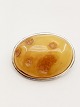 Brooch sterling 
silver with 
amber 3.3 x 2.5 
cm. No. 338934