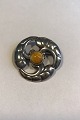 Brooch Sterling 
silver with 
amber center in 
foliate 
decoration  
12,4 gr/0.44 
oz, Halmarked 
PE ...