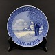 Diameter 18 cm.
The plate is 
designed by 
Oluf Jensen.
Motive: Snowy 
landscape with 
church.
