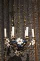 Old French 
chandelier in 
gold-plated 
iron, decorated 
with gilded 
flowers, 
including 9 old 
white ...