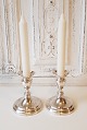 Pair of classic 
silver 
candlesticks on 
oval foot with 
detachable 
cuffs. Stamp: 
the three 
towers. ...