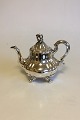 Evald Nielsen 
Silver Tea Pot. 
Measures 19 cm 
/ 7 31/64 in. 
Weighs 585 g / 
20.65 in.